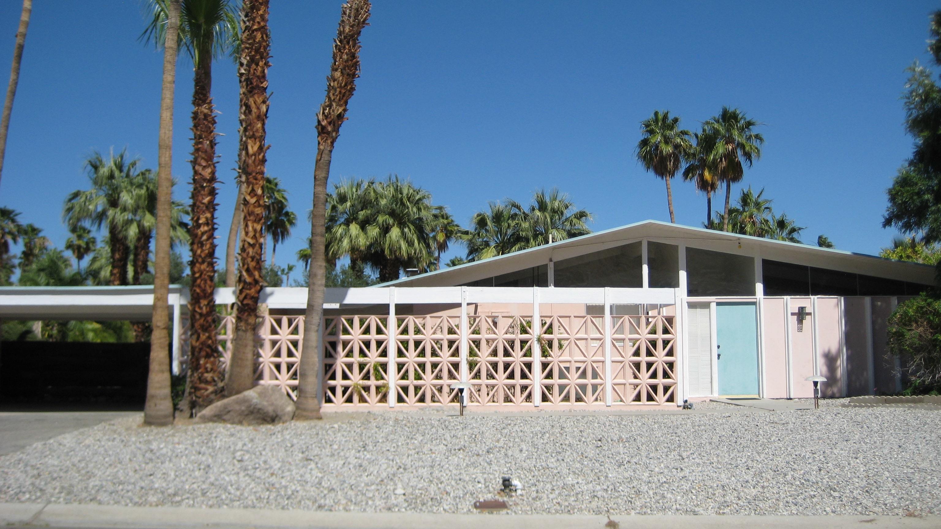 Mid century modern homes typical of Palm Springs real estate